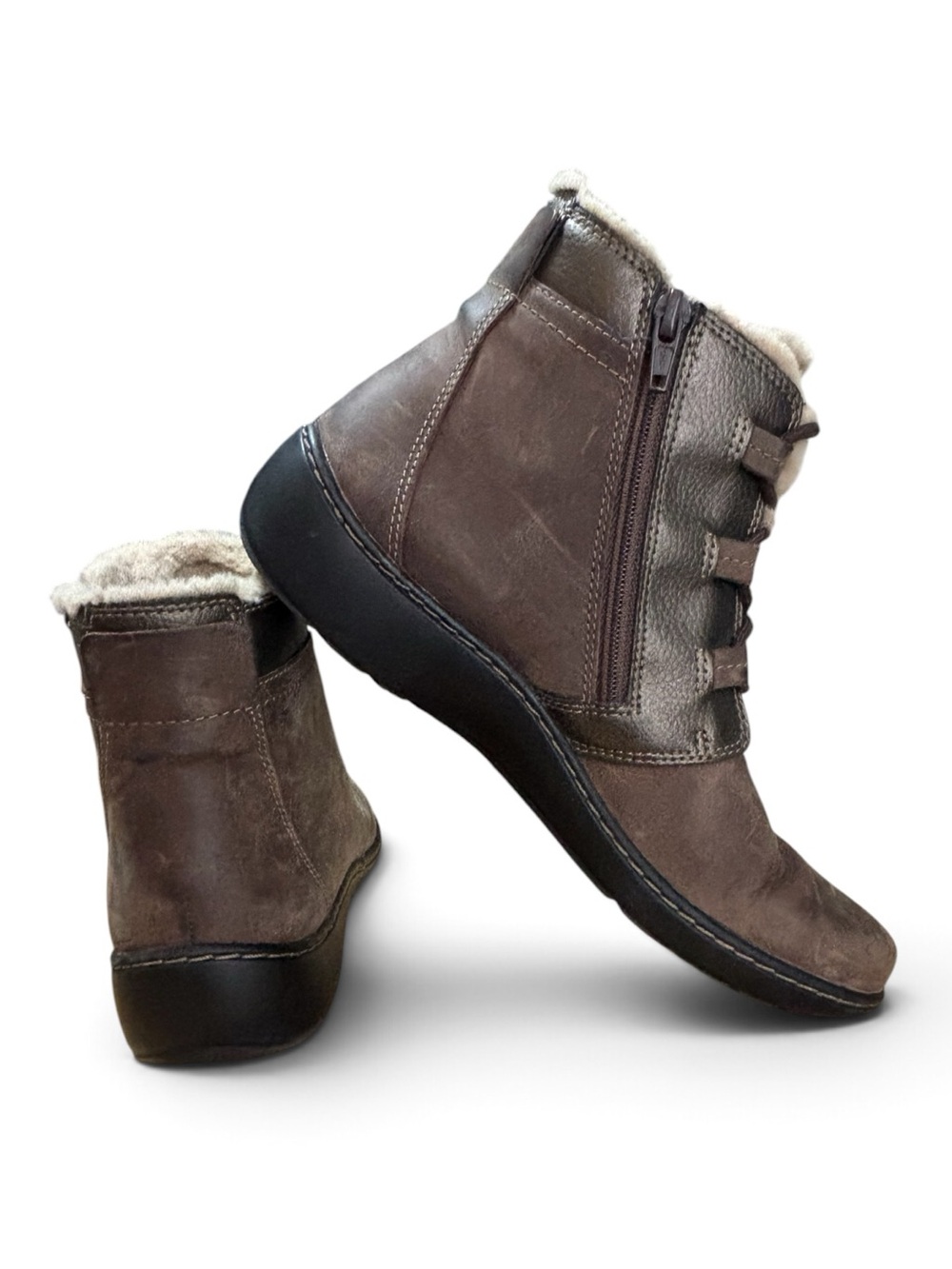Clark’s Cora Chai Distressed Brown Leather Boots with Faux-Fur Lining Size 7.5